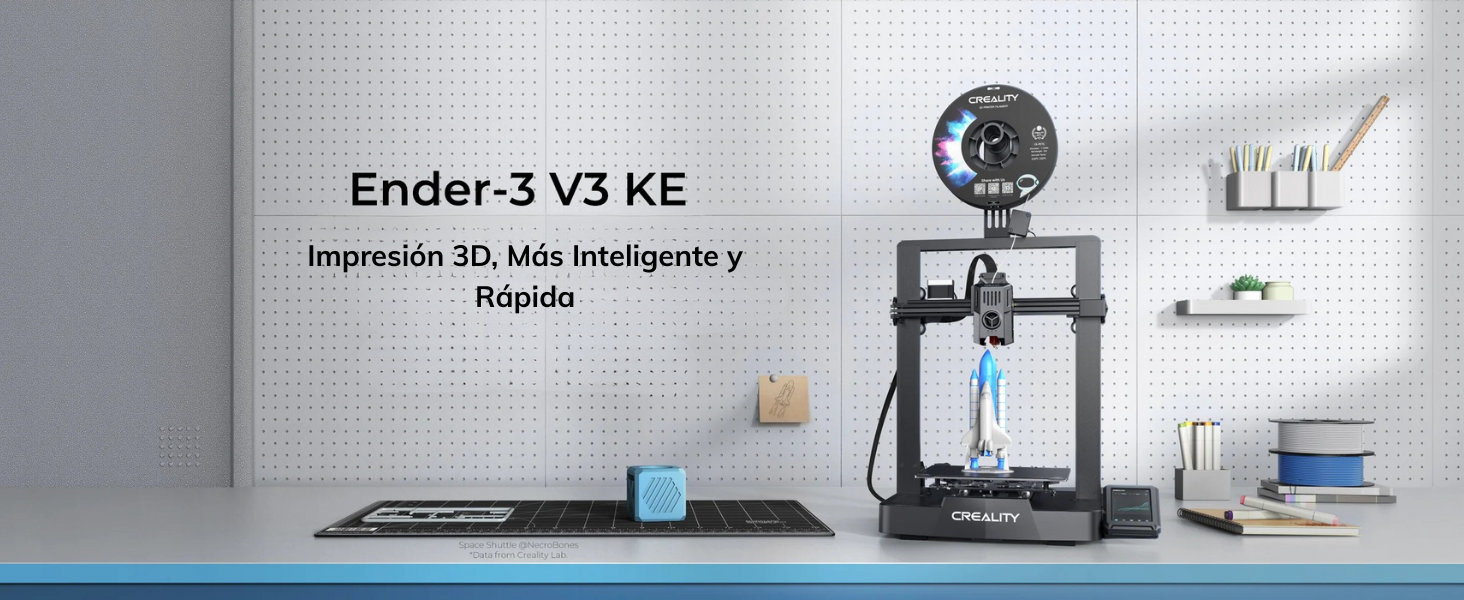 La CREALITY ENDER-3 V3 KE se establece como la impresora 3D FDM definitiva para emprendedores y creadores que exigen alta velocidad, máxima precisión y versatilidad absoluta. Diseñada para transformar ideas en realidad de forma eficiente, su volumen de impresión de 220 x 220 x 240 mm es ideal para producir piezas compactas y altamente detalladas sin comprometer la calidad. Esta impresora representa la evolución del popular modelo Ender-3, integrando tecnología de vanguardia que la convierte en la herramienta perfecta para potenciar la productividad en talleres, estudios de diseño y espacios de fabricación personal.